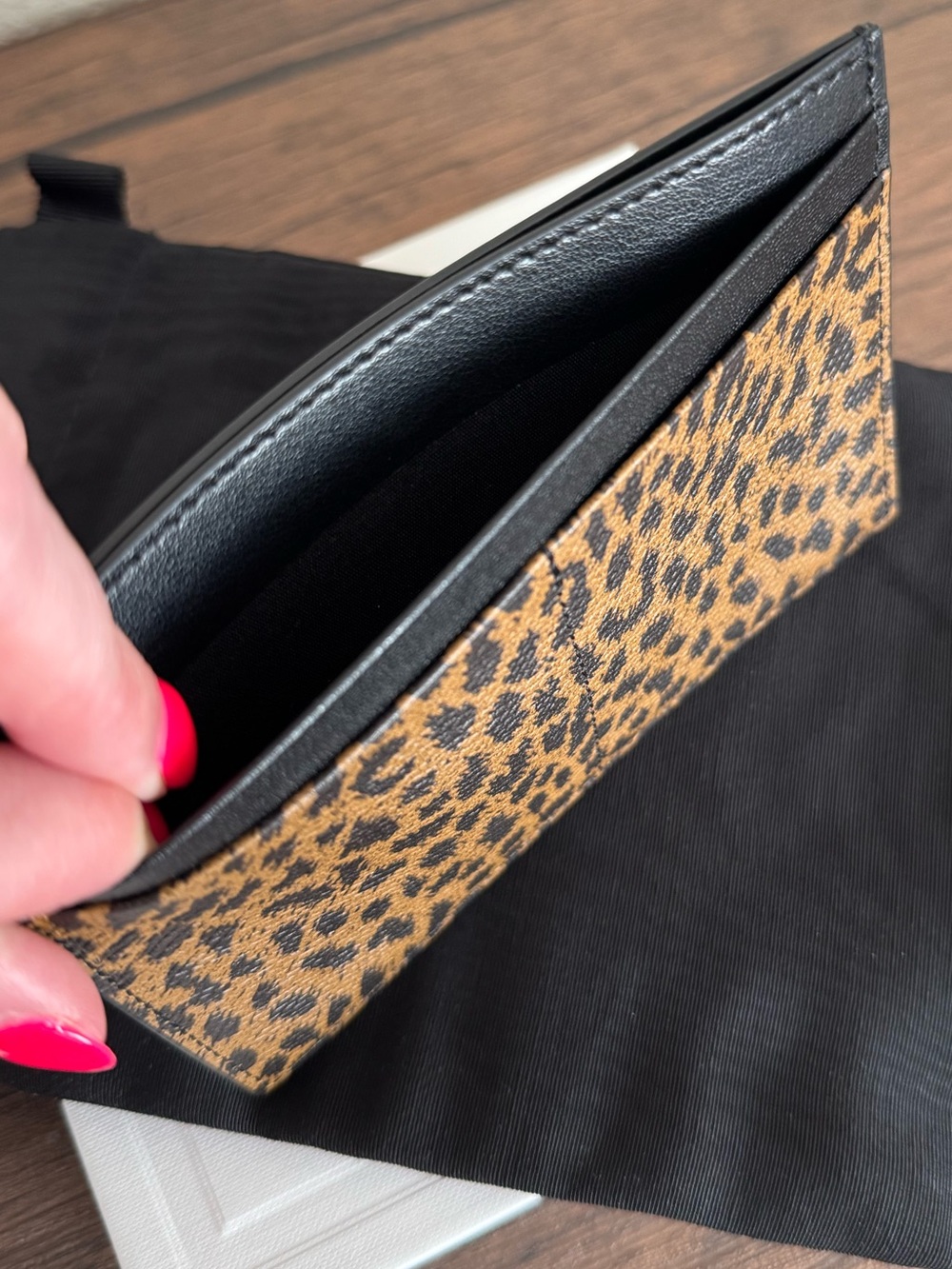 NEW CELINE Large Leopard Print Multifunction Card Holder - Picture 5 of 6